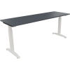 Flacher Schreibtisch in lavagrau mit verstellbaren weißen Füßen, Maße 180 x 65-85 x 60 cm.