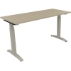 Schreibtisch mit eiche natur Oberfläche und silberfarbenen Aluminiumgestell, höhenverstellbar.