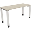 Schreibtisch mit hellen Akazienplatte und weißen Vierfußbeinen, Maße 1400 x 680-820 x 600 mm.