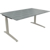 Schreibtisch mit hellgrauer Betonoberfläche und silberfarbenem Aluminiumgestell, höhenverstellbar.