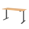 Höhenverstellbarer Schreibtisch in Buche mit graphitfarbenen Tischbeinen und Tast-Schalter.