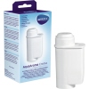 Weißer BRITA Filterkartusche AquaAroma Crema mit Verpackung auf der linken Seite.