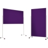 Doppelseitige Moderationstafel in Weiß mit violetten Filzoberflächen und leichtem Aluminiumrahmen.
