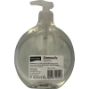 Flüssigseife in rundem Spender mit Pumpmechanismus, etikettiert als Sensitive, 500 ml.