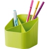 Grüner Stifteköcher mit vier Fächern, gefüllt mit verschiedenen Schreibutensilien.
