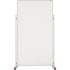 Mobiler Trennwand mit rollbaren Ständern und weißer Oberfläche für Sichtschutz und Hygieneschutz.