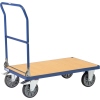 Transportwagen mit Holzwerkstoffplatte und 4 Rollen, davon 2 lenkbar, in blauer Farbe.