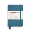 Dunkelblaues Softcover-Notizbuch im DIN A5 Format mit punktkarierten Seiten und Band.