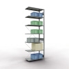 Regal mit sieben verstellbaren Fachböden und Lagerbehältern in verschiedenen Farben.