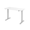 Weißer Schreibtisch mit höhenverstellbaren Beinen und einer Fläche von 140 x 71 cm.