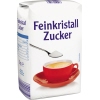 Verpackung eines 1 kg Beutels Feinkristallzucker mit einer Tasse und Löffel.