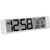 Funkuhr mit digitaler Anzeige von Uhrzeit, Datum, Wochentag und Temperatur in weißem Gehäuse.