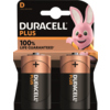 Zwei Duracell Plus D/Mono Batterien in Verpackung mit pinkem Maskottchen im Hintergrund.
