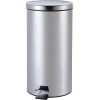 Runder, polierter Edelstahl-Tretabfalleimer mit Fußpedal und stabiler Sockelerweiterung.
