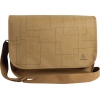 Notebooktasche aus pflanzlichen Materialien in beige mit geometrischem Muster und Schulterriemen.