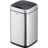 Hochglänzender, silberner Abfalleimer mit schwarzem Deckel und Sensor für kontaktloses Öffnen.