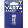 Zwei Varta AAAA Alkaline Batterien auf einer blauen Verpackung mit Aufhängevorrichtung.