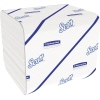 Ein Stapel von Scott® Toilettenpapier Control™ mit sichtbarem Logo und Verpackung.