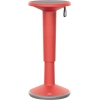 Roter, höhenverstellbarer Sitz-Steh-Hocker mit breiter Standfläche und Tragerinne.