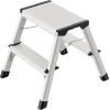 Klapptritt mit zwei Stufen, aus Aluminium, mit Soft-Grip-Sohle und Klappsperre.
