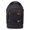 Schulrucksack in Nordic Grey mit Lederapplikationen und Metallschnallen, Frontalansicht.