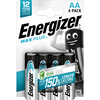 Vier AA-Batterien in Verpackung, beschriftet mit "Energizer Max Plus", Haltezeit von 12 Jahren.