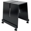 Schwarzer, mobiler Tafelständer mit Rollen und einer mittigen Schlitzöffnung für Whiteboards.