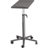 Höhenverstellbarer Projektortisch mit neigbarer Tischplatte und fünf Rollen im Fußkreuz.