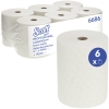 Sechs Rollen der Scott® Handtuchrolle Control™ Extra Strong in komprimierter Verpackung.