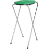 Müllsackständer mit x-förmigen Beinen und grünem Deckel, für verschiedene Verwendungsorte geeignet.