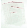 Druckverschlussbeutel in verschiedenen Größen, transparent mit rotem Verschlussrand.