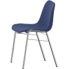 Blauer Besucherstuhl mit chromfarbenem Gestell und ergonomischer Sitzform.