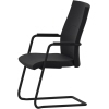 Schwarzer Besucherstuhl mit armschalenförmigem Design und einem gesteppten Rücken.