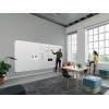 Whiteboard Infinity Wall X in einem Büro, genutzt für Präsentationen und Notizen.