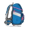Seitenansicht eines blauen Schulranzen mit pinken Akzenten und mehreren Fächern.