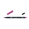 Rhodamine roter Tombow Pinselstift ABT Dual mit abgenommenen Kappen, zeigt beide Spitzen.