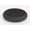 Schwarzes, runde Sitzkissen mit einer Seite aus Noppen und einer glatten Oberfläche.