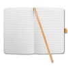Offenes, liniertes Notizbuch im DIN A5 Format mit orangefarbener Lese-/Halteleiste.