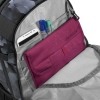 Offene Vorderansicht des COOCAZOO Schulrucksacks MATE mit Innenfächern und abgebildetem Zubehör.