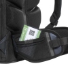 Nahaufnahme des ergonomisch gestalteten Rucksacks mit Sicht auf den Hüftgurt und Fächern.