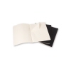 Drei schwarze Moleskine Notizhefte Cahier XXL liegen geöffnet und zeigen ihre linierten Seiten.