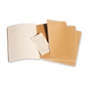 Drei beige Cahier-Notizhefte mit blanko Seiten und einem herausnehmbaren Informationsblatt.
