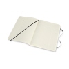 Offenes Moleskine Notizbuch PRO Softcover XL mit strukturierten Seiten und elastischem Verschluss.