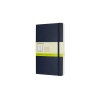 Saphirfarbenes Moleskine Notizbuch Classic Softcover L mit leeren Seiten und Banderole.