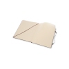 Offenes Moleskine Notizbuch Classic Hardcover XL mit gepunkteten Seiten und Innentasche.