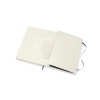 Offenes Moleskine Notizbuch mit liniertem Papier und Innentasche, saphirblauer Farbe.