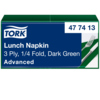 Dunkelgrüne Tork Servietten Lunch in einer Verpackung mit Angaben zu Größe und Material.