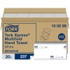 Packung mit Tork Papierhandtüchern Xpress® 2-lagig in Universal-Qualität, farblich weiß.