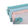 Drei transparente Kleinkrambeutel in Pastellfarben mit Reißverschluss in verschiedenen Größen.