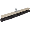 Besen mit 60 cm breitem Besenkopf und Metallstielhalter in frontalem Blick.